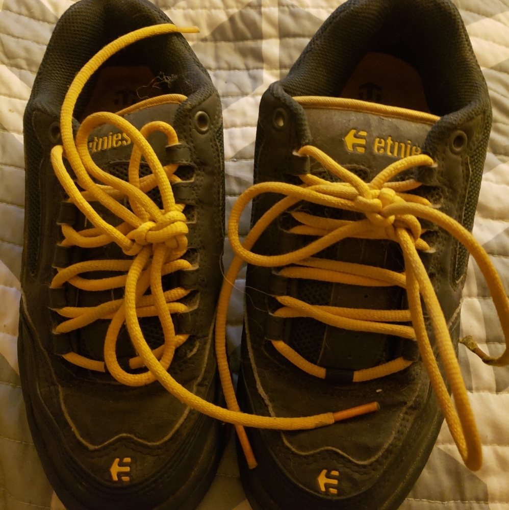 Rad rave Etnies skate shoes Navy and Yellow